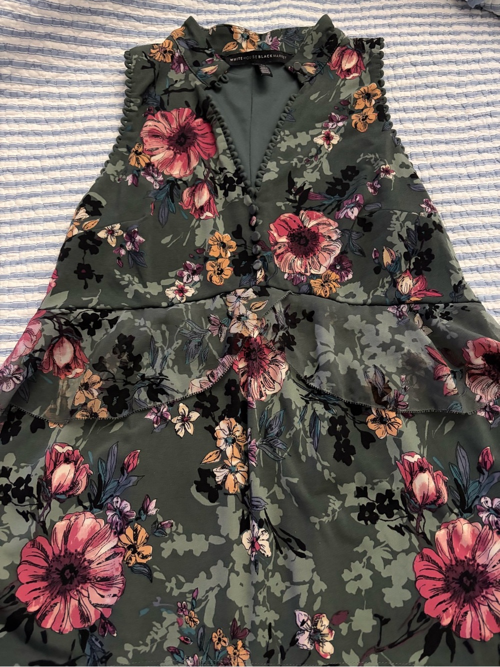 White House black market sleeveless top